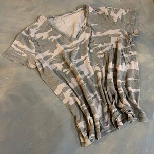 🌷5 for $10🌷 universal thread V-neck T-shirt